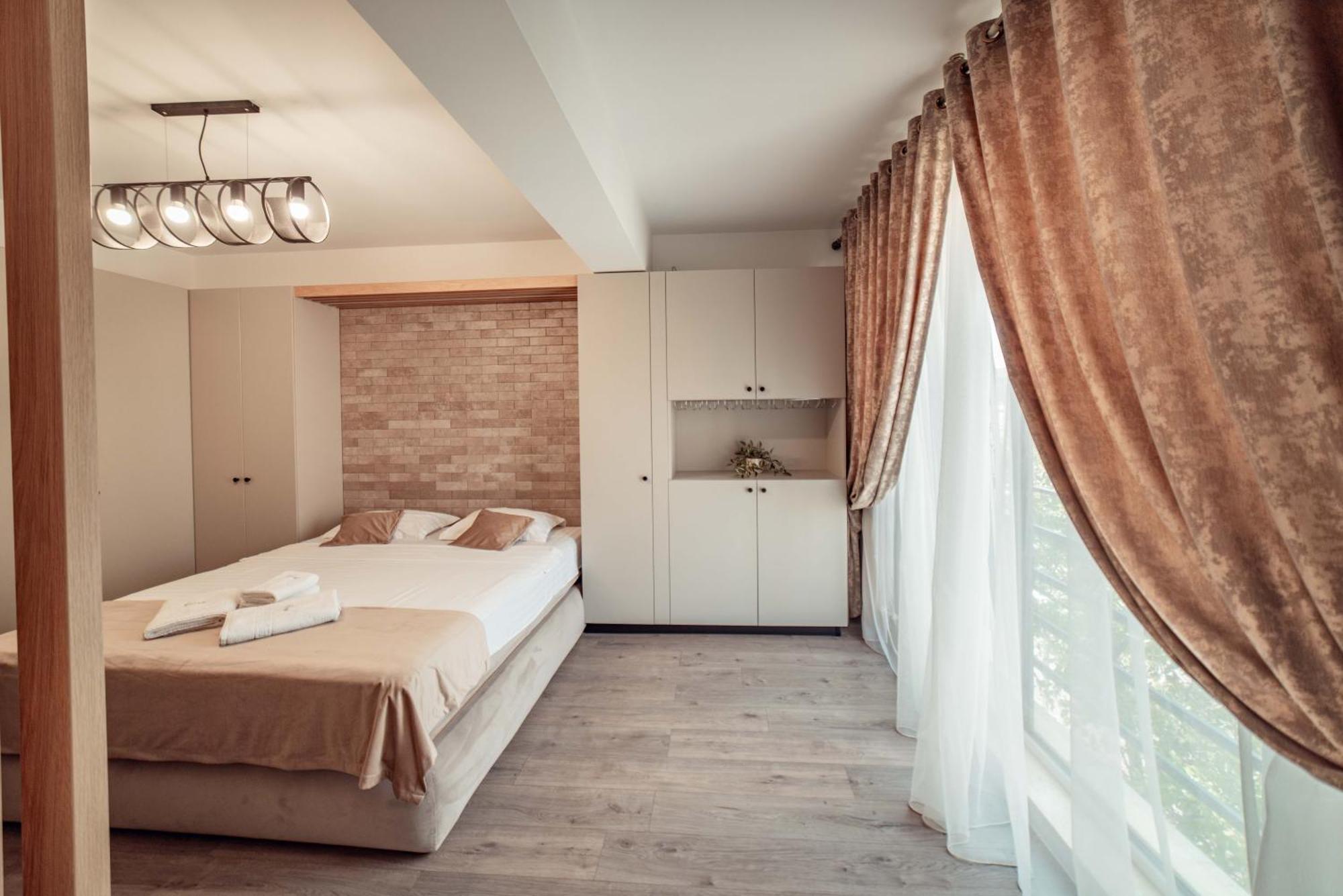 Palace Of Culture & Palas Mall Collection Suites & Studios Iasi Buitenkant foto