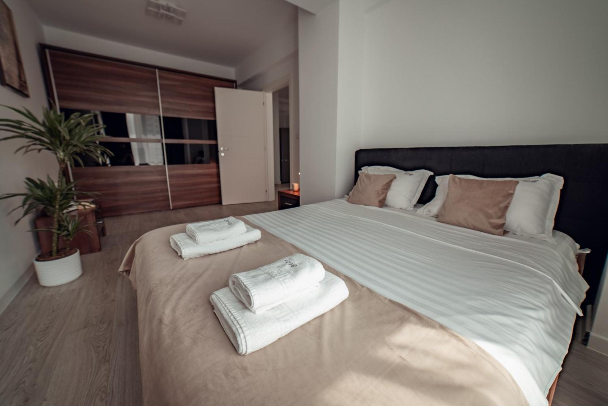 Palace Of Culture & Palas Mall Collection Suites & Studios Iasi Buitenkant foto